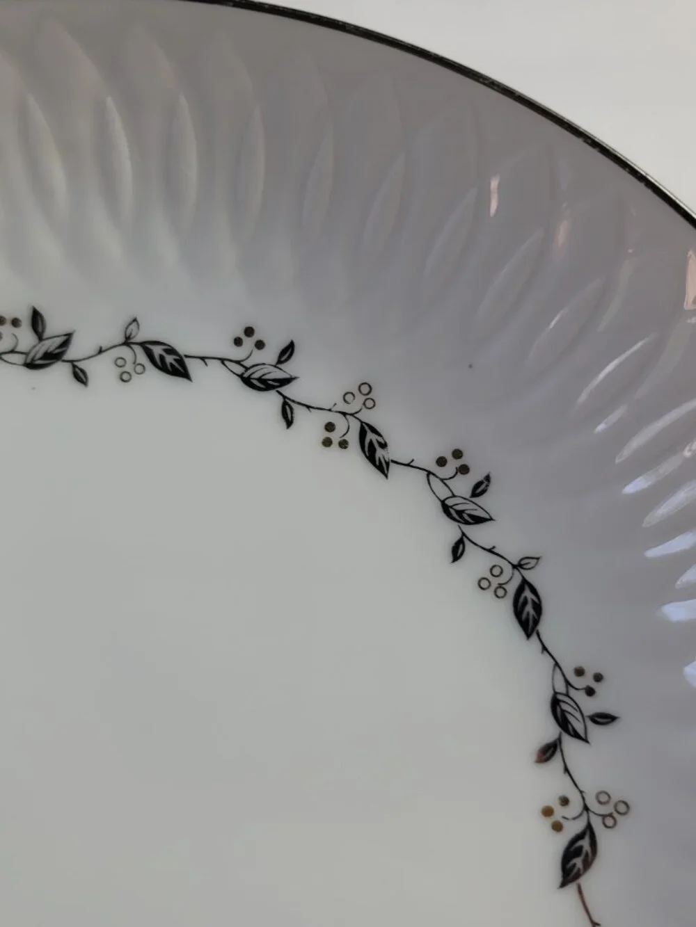 FOUR Sango Carillon Soup Bowls White Gold Berries Platinum Leaves